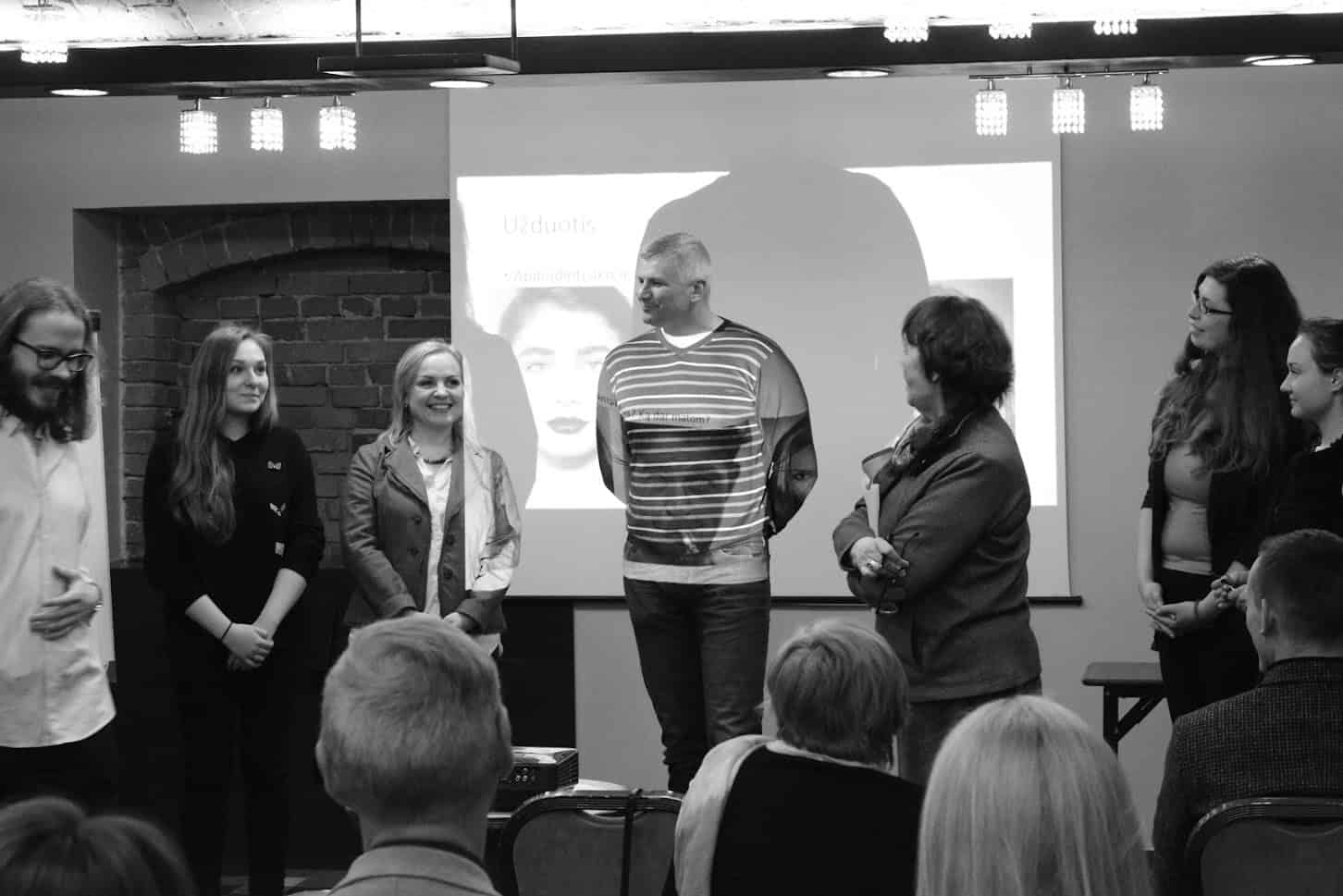 フェイシャルリーディングの専門家のための遠隔研究: